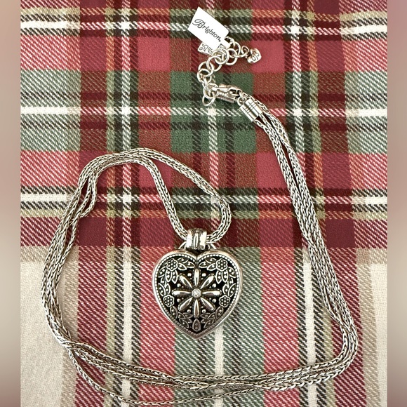 Floral Heart Locket Necklace - Picture 1 of 5